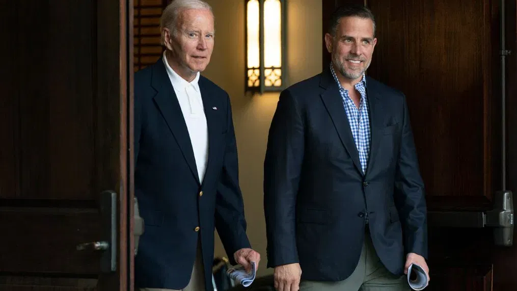 O presidente dos Estados Unidos, Joe Biden, anunciou no domingo, 1º de dezembro, que concedeu perdão oficial ao seu filho Hunter Biden, que enfrentava condenações por dois processos judiciais