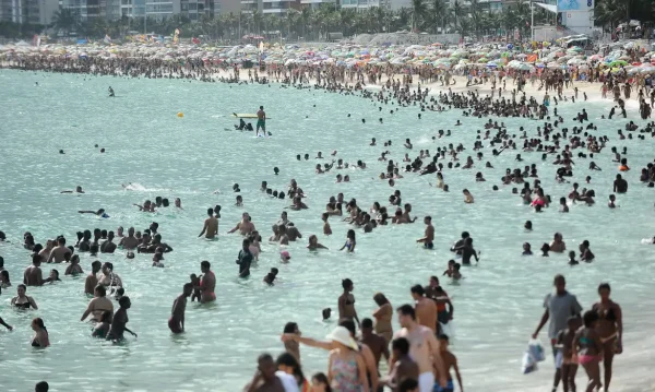 O verão começou neste sábado (21), às 6h20 (horário de Brasília), em todo o Hemisfério Sul do planeta com mudanças rápidas nas condições do tempo, caracterizadas por chuvas intensas e ventos fortes.