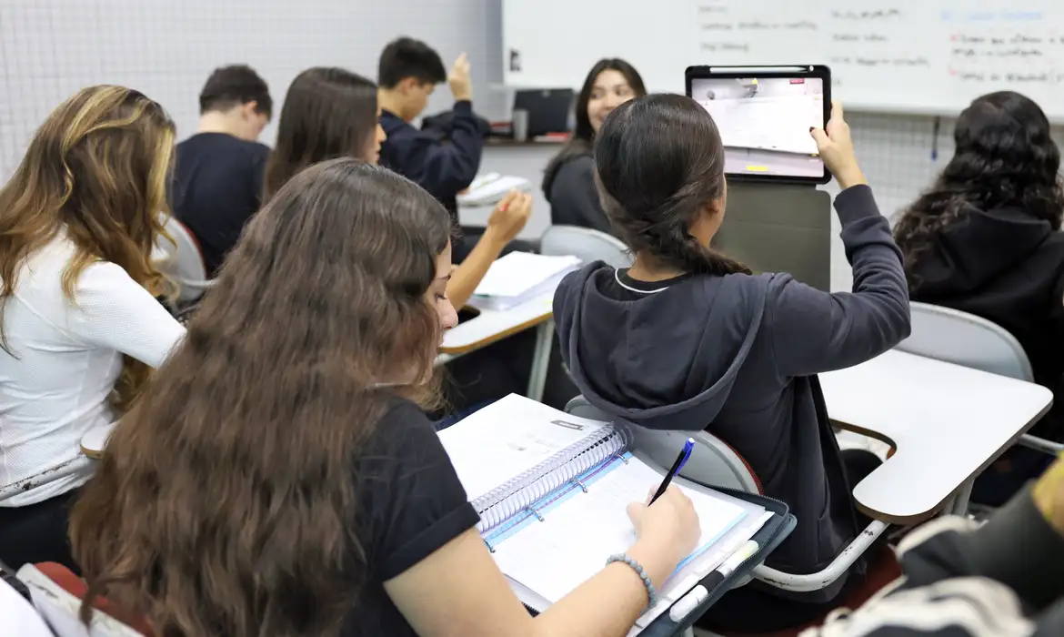 Pais, mães e responsáveis estão preocupados com a permanência e com o aprendizado dos filhos na escola. Pelo menos um a cada três responsáveis acredita que os filhos não estão aprendendo o esperado para a idade.