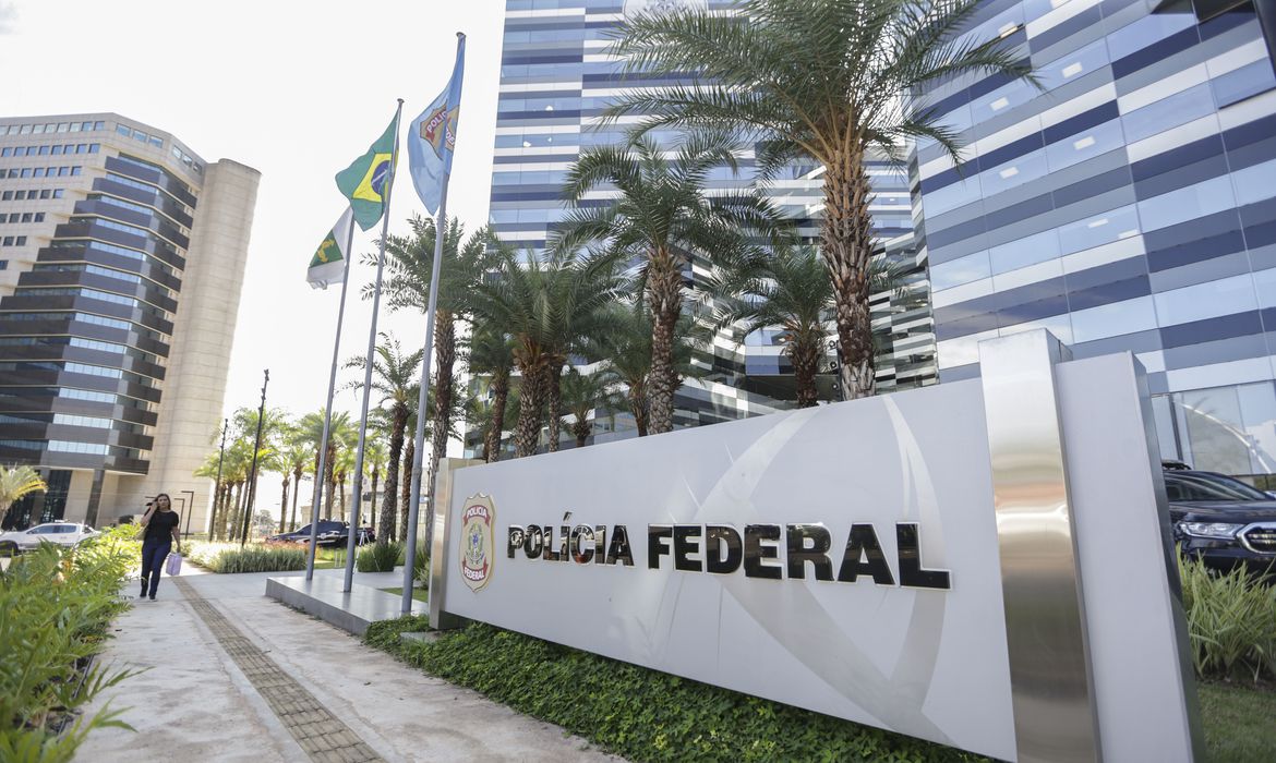 A Polícia Federal (PF) determinou nesta terça-feira (24/12) a abertura de um inquérito para investigar o caso da liberação de R$ 4,2 bilhões em emendas parlamentares.