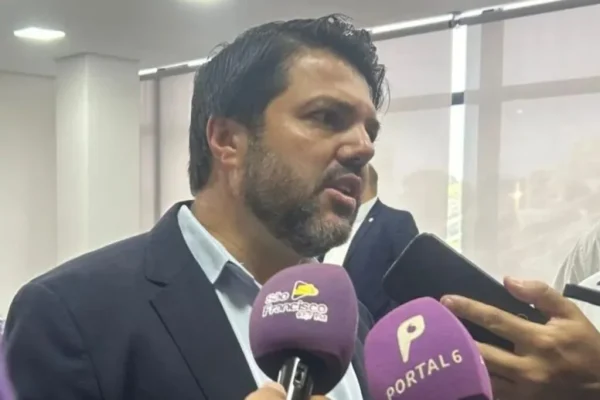 O prefeito Márcio Corrêa (PL) e o presidente da Saneago, Ricardo Soavinski, discutiram uma parceria para que a empresa trabalhe em conjunto com a gestão, apresentando quais ações podem ser inclusas no plano de entrega dos primeiros 100 dias de gestão.