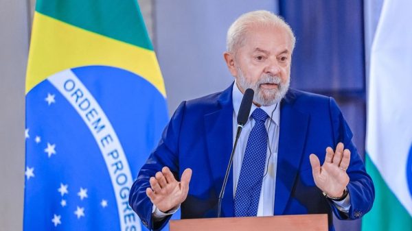 O presidente Luiz Inácio Lula da Silva sancionou, com diversos vetos, o projeto que cria o Programa de Pleno Pagamento de Dívidas dos Estados (Propag).