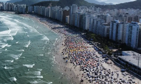 A situação em Guarujá, município localizado no litoral paulista, pode ser definida como surto por conta dos casos de gastroenterite que atingiram a população nos últimos dias, informou a Secretaria de Estado da Saúde de São Paulo.